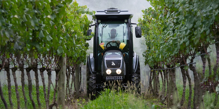 TRATOR AGRALE 575.4 Compact